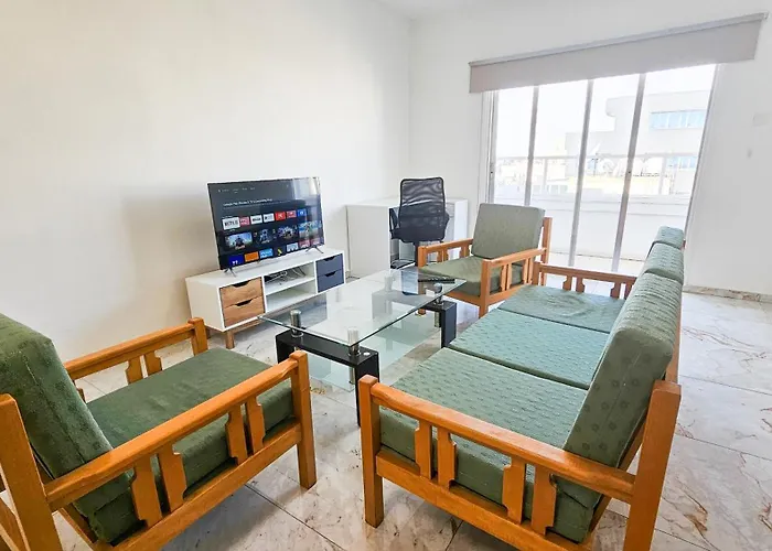 Central Rooms, 500M To Larnaca Marina