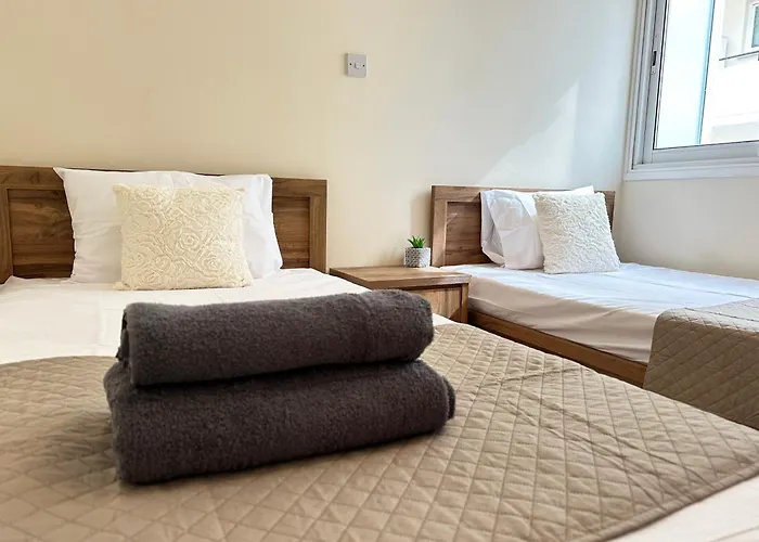Serenity Sunset Holiday Apt - Larnaca