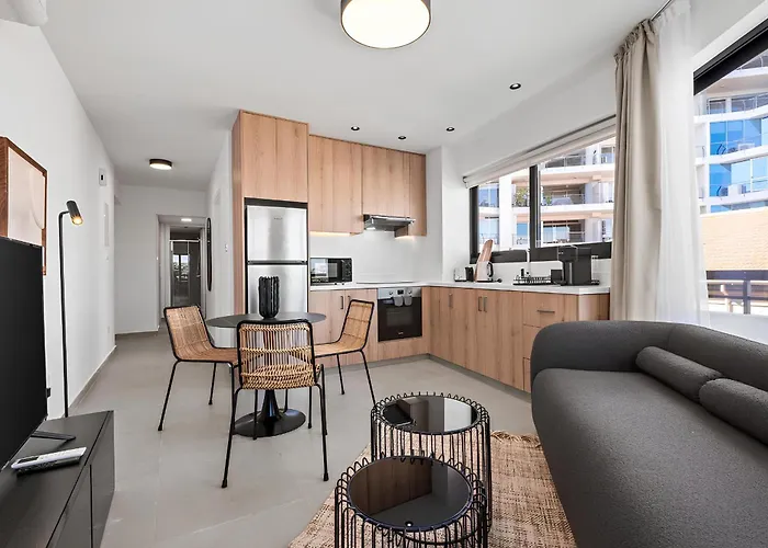 Finikoudes Marina View 201
