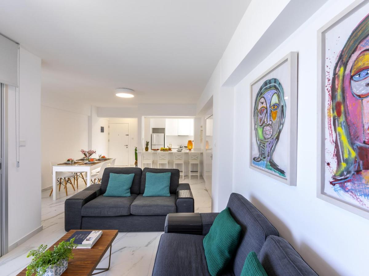 Mackenzie Leo Seafront Apartment