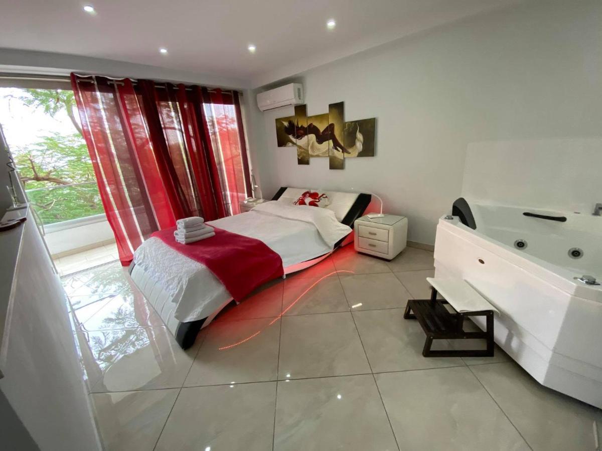 Mesogios House
