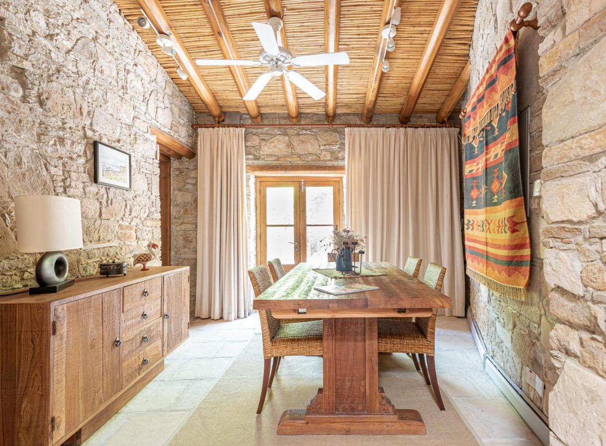 Nhà nghỉ The Carob Tree - Rustic Luxury With Access To Pool And Restaurant Larnaca