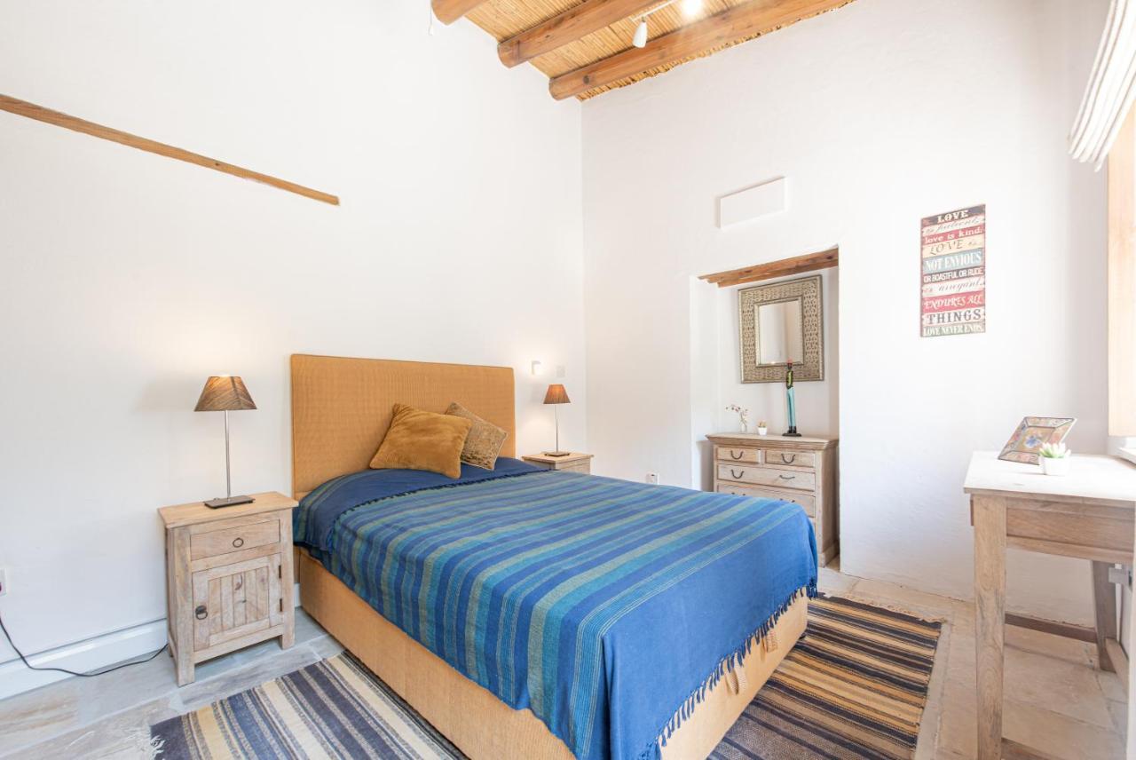 Casa de férias The Carob Tree - Rustic Luxury With Access To Pool And Restaurant *