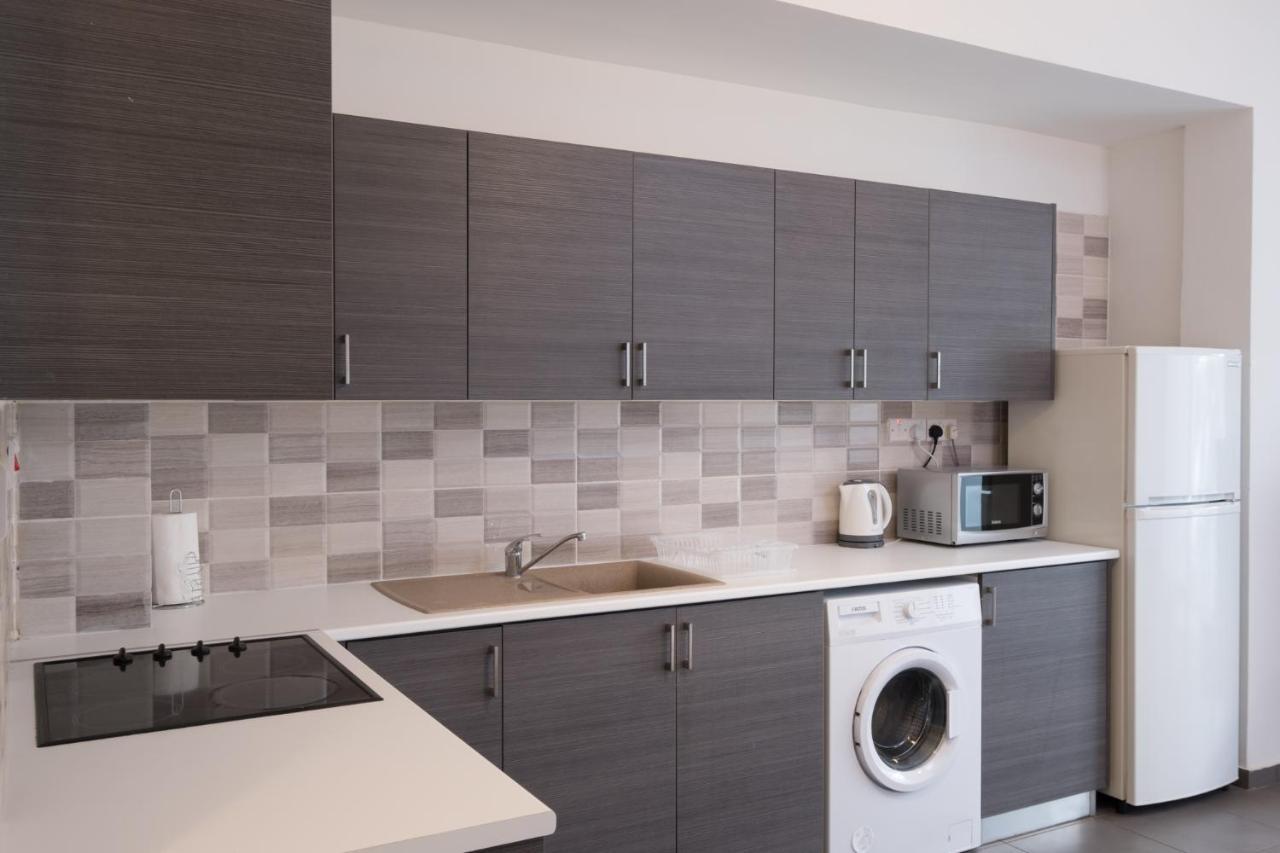 Spacious Studio Downtown *