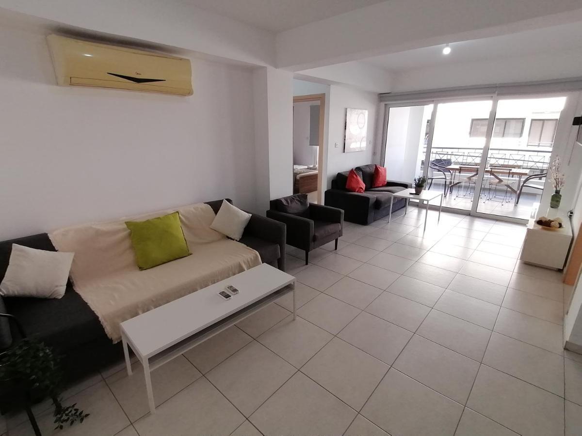 Apartment Must - Center