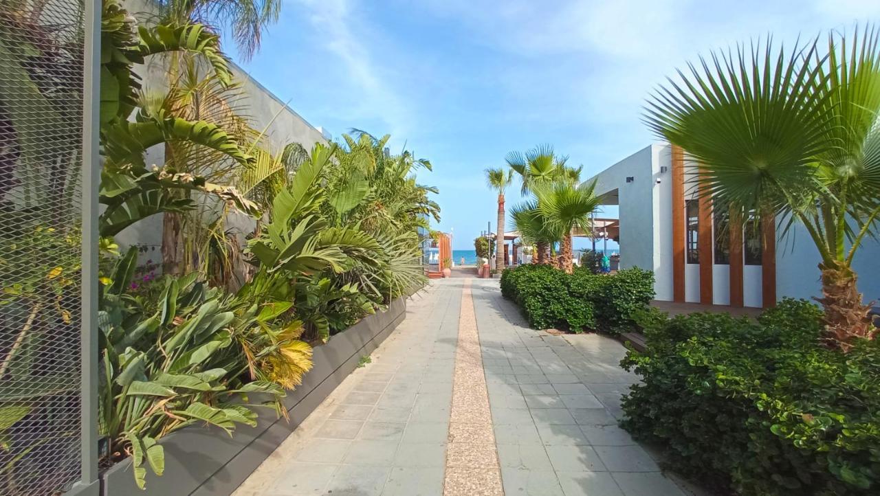 Homestay Luxury Private -sea View, Netflix, Gym- 5 Min From Beach! - Private In Shared Larnaca