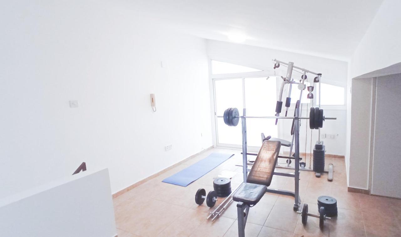 Homestay Luxury Private -sea View, Netflix, Gym- 5 Min From Beach! - Private In Shared Larnaca