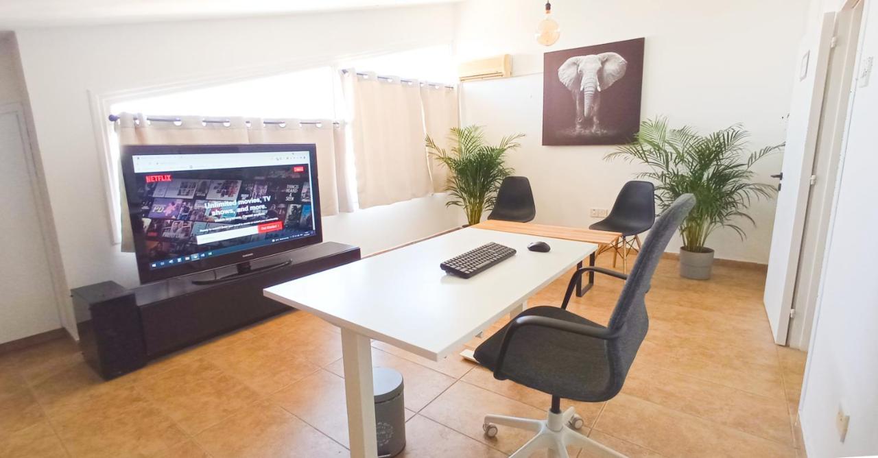 Luxury Private -sea View, Netflix, Gym- 5 Min From Beach! - Private In Shared Homestay *