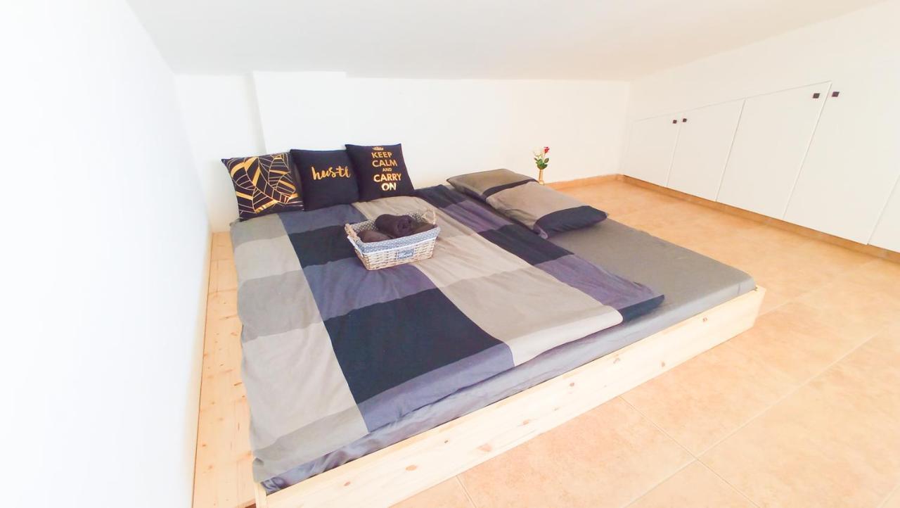Homestay Luxury Private -sea View, Netflix, Gym- 5 Min From Beach! - Private In Shared Larnaca