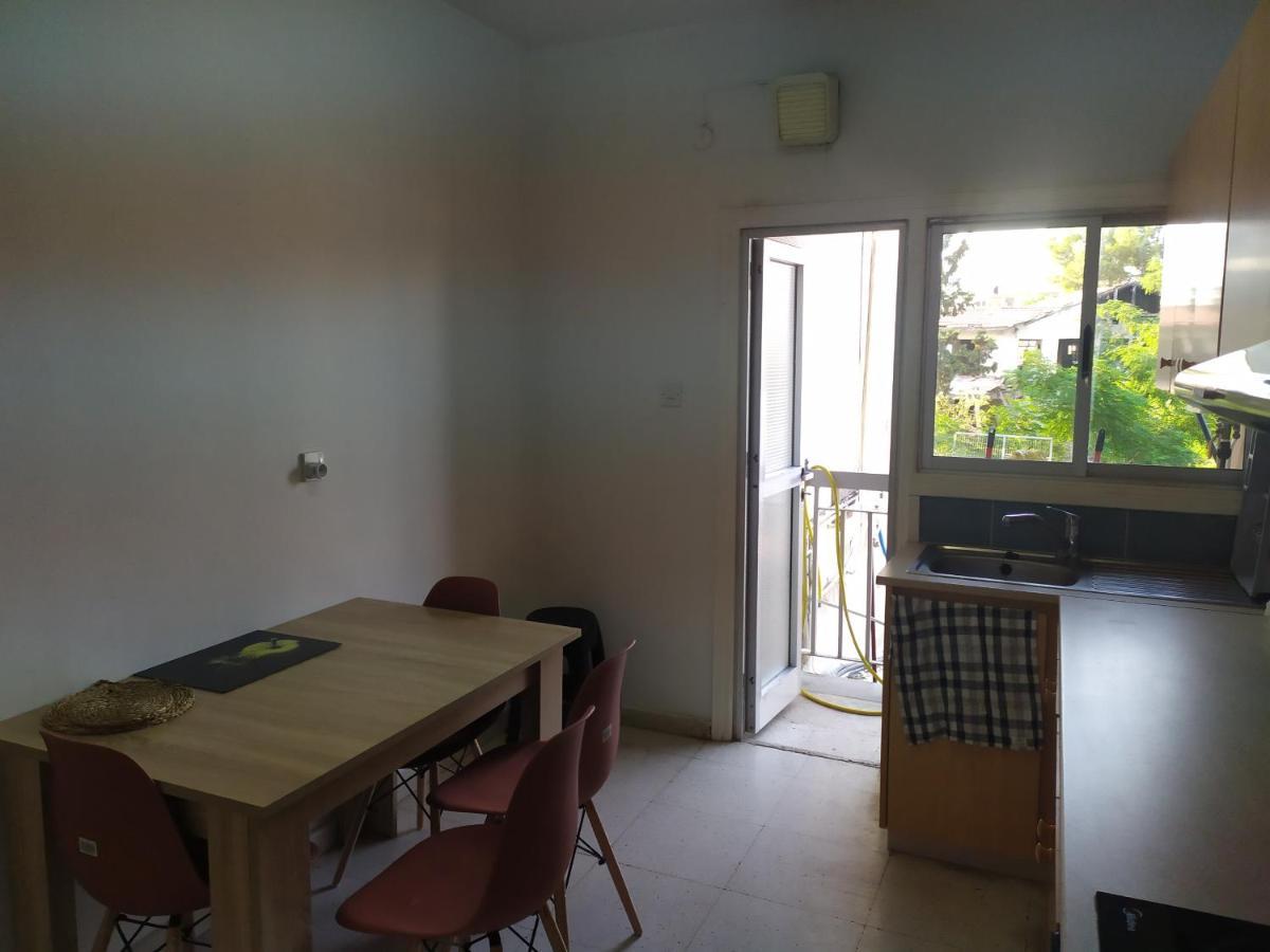 Cozy 2 Bedroom Apartment *