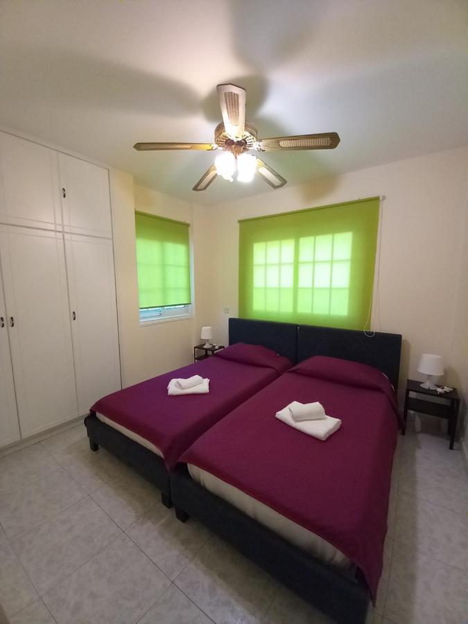 2 Bedroom Near Finikoudes Apartment *