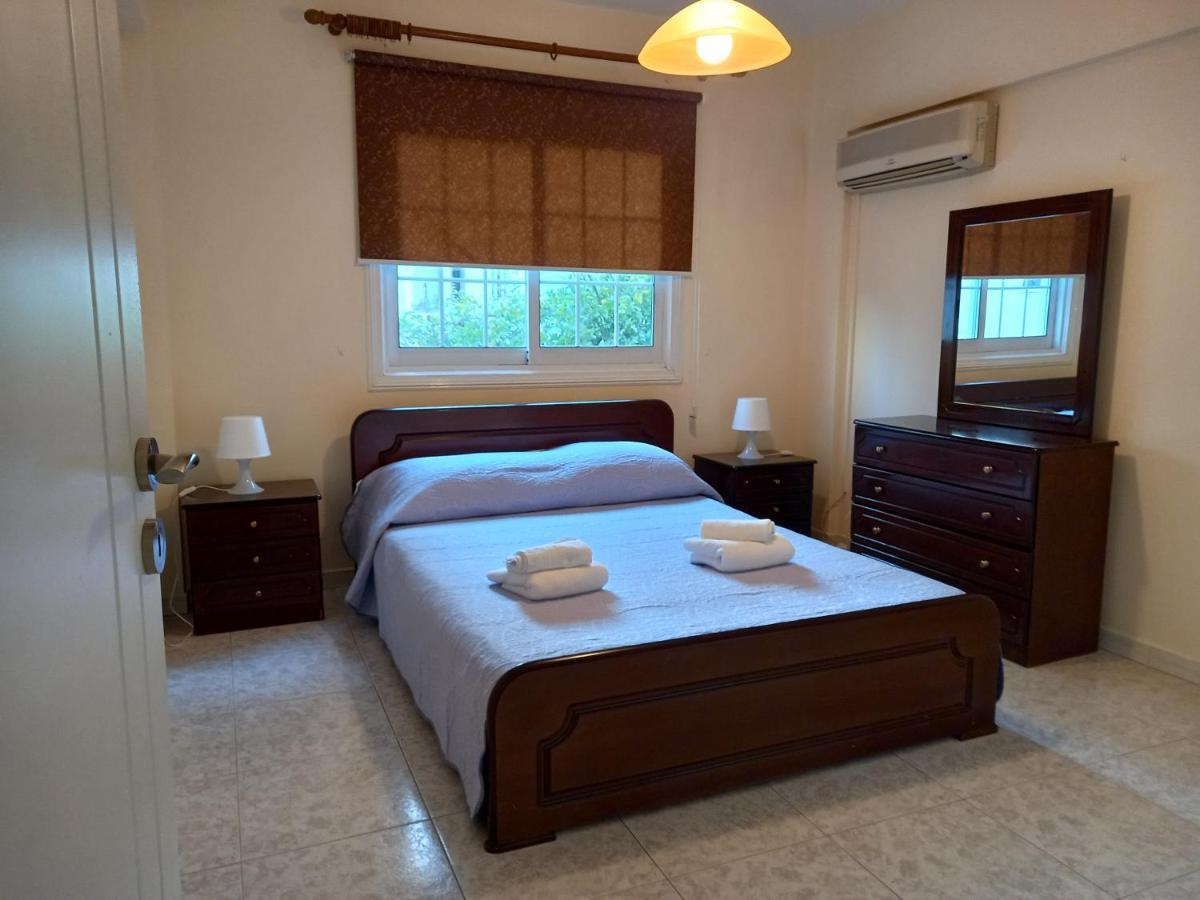 2 Bedroom Near Finikoudes Apartment *