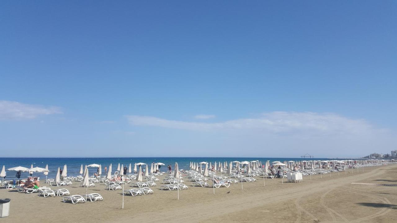 Ithaki Phinikoudes No. 207 Apartment Larnaca