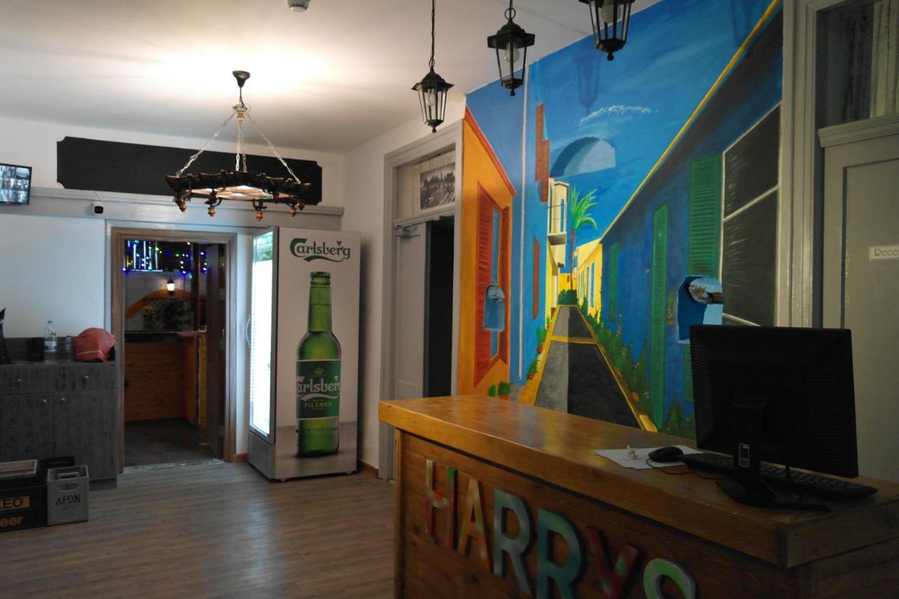 Harrys Larnaca
