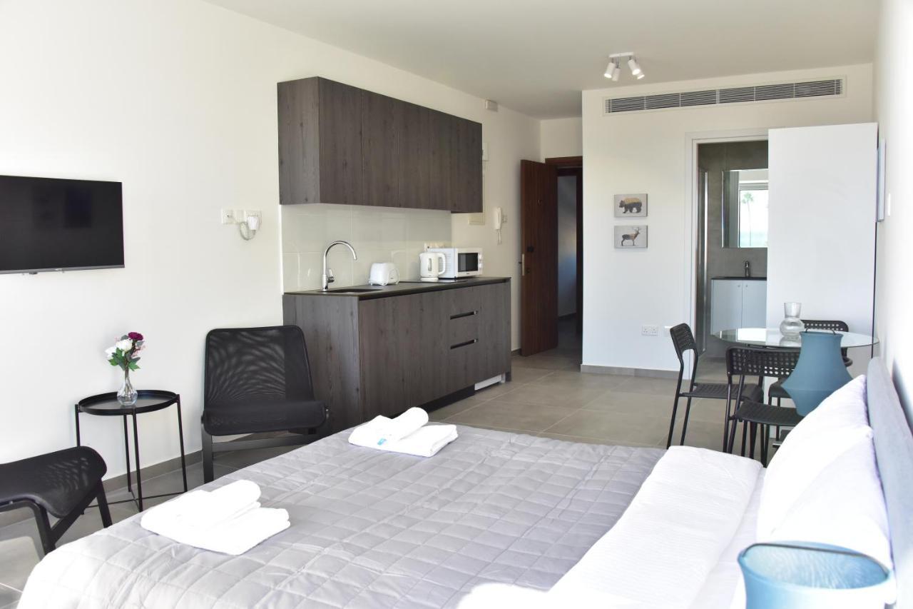 Georgia Court & Seaview Apartment *