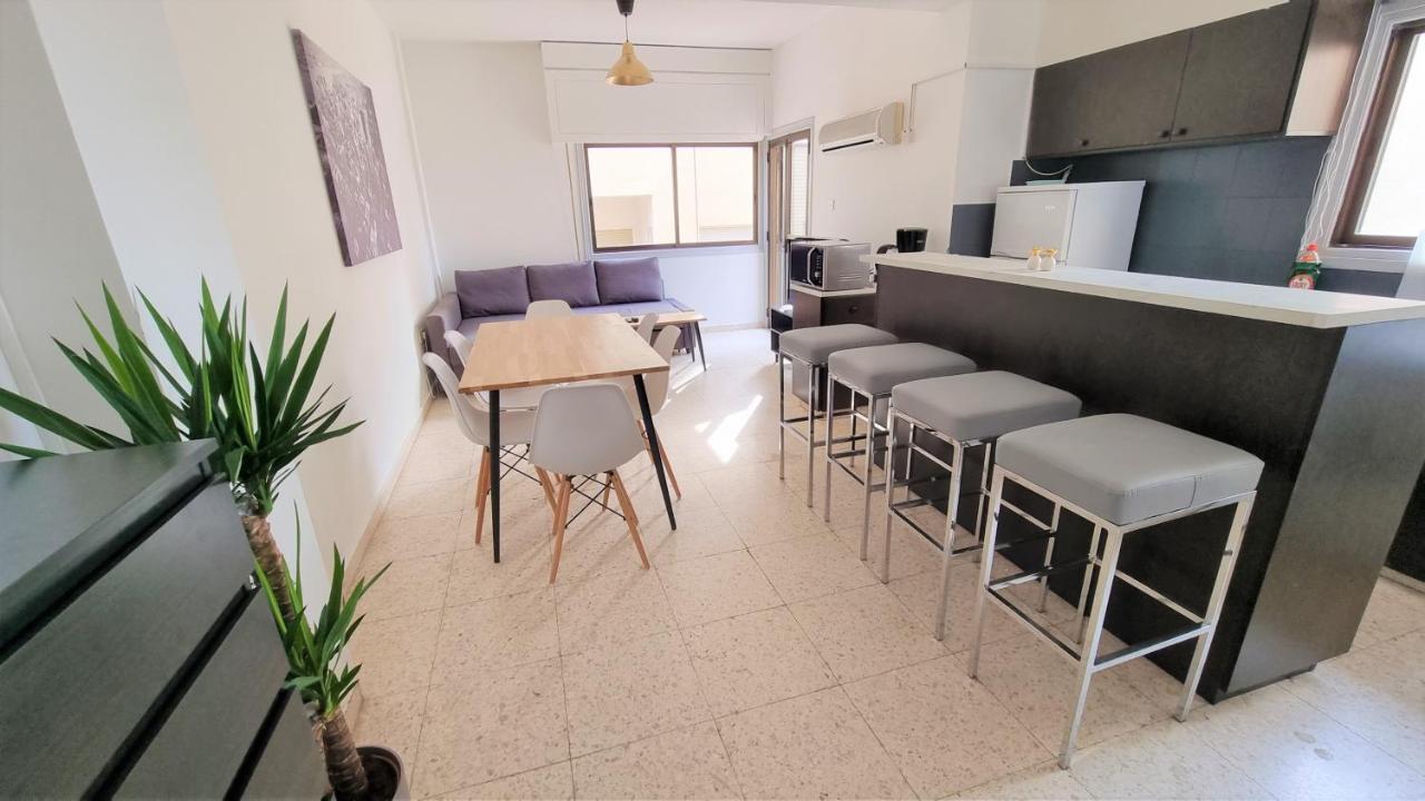 Cozy Apt / 100 Mbit+ Netflix / Near Airport Apartment Larnaca