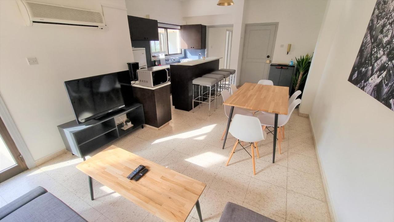 Cozy Apt / 100 Mbit+ Netflix / Near Airport Apartment *