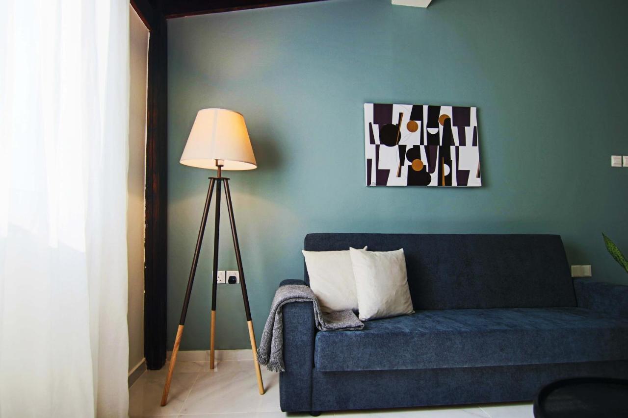 Phaedrus Living - View Luxury Flat Harbour 03 *