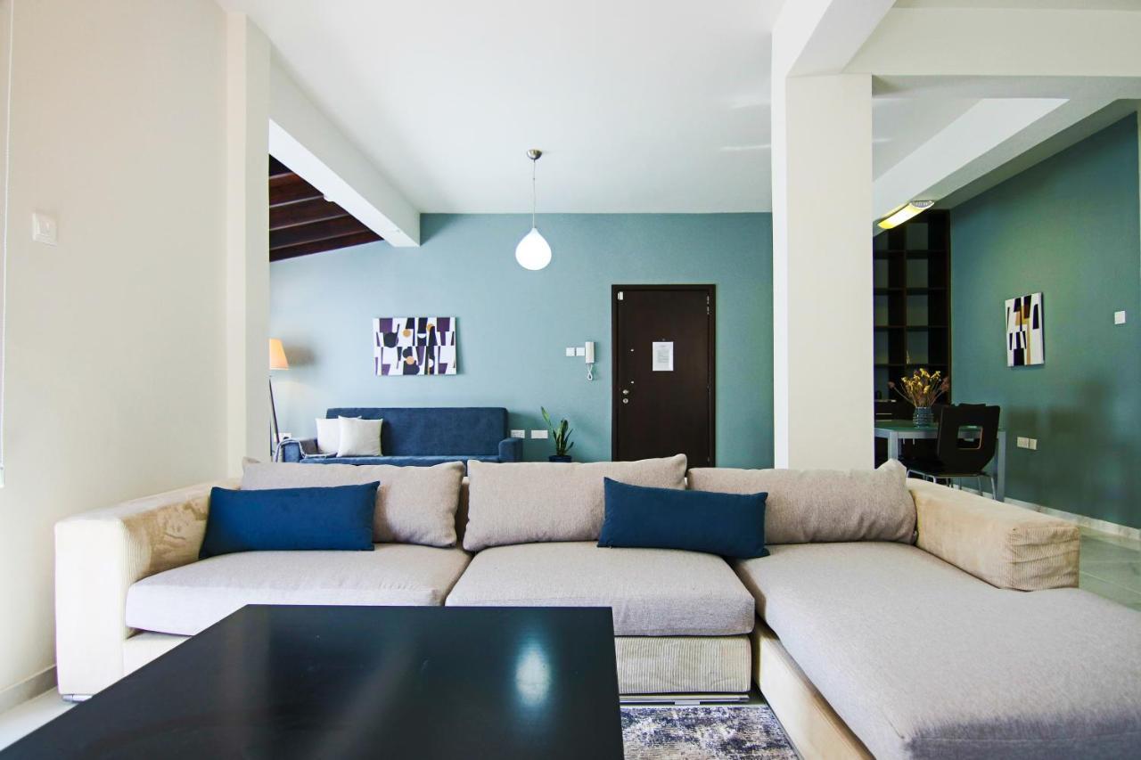 Phaedrus Living - View Luxury Flat Harbour 03 *