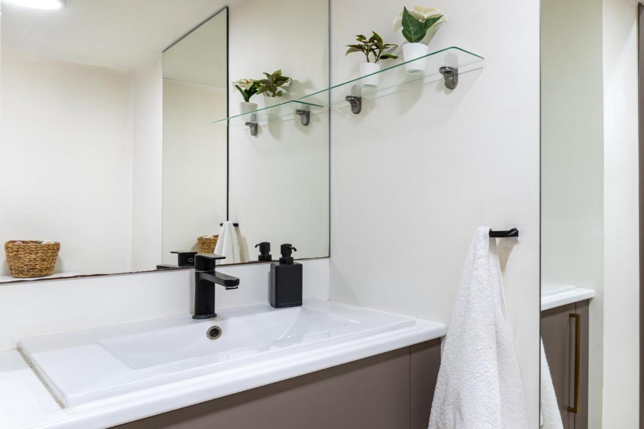 Eleni's 1-br In Center Apartment Larnaca