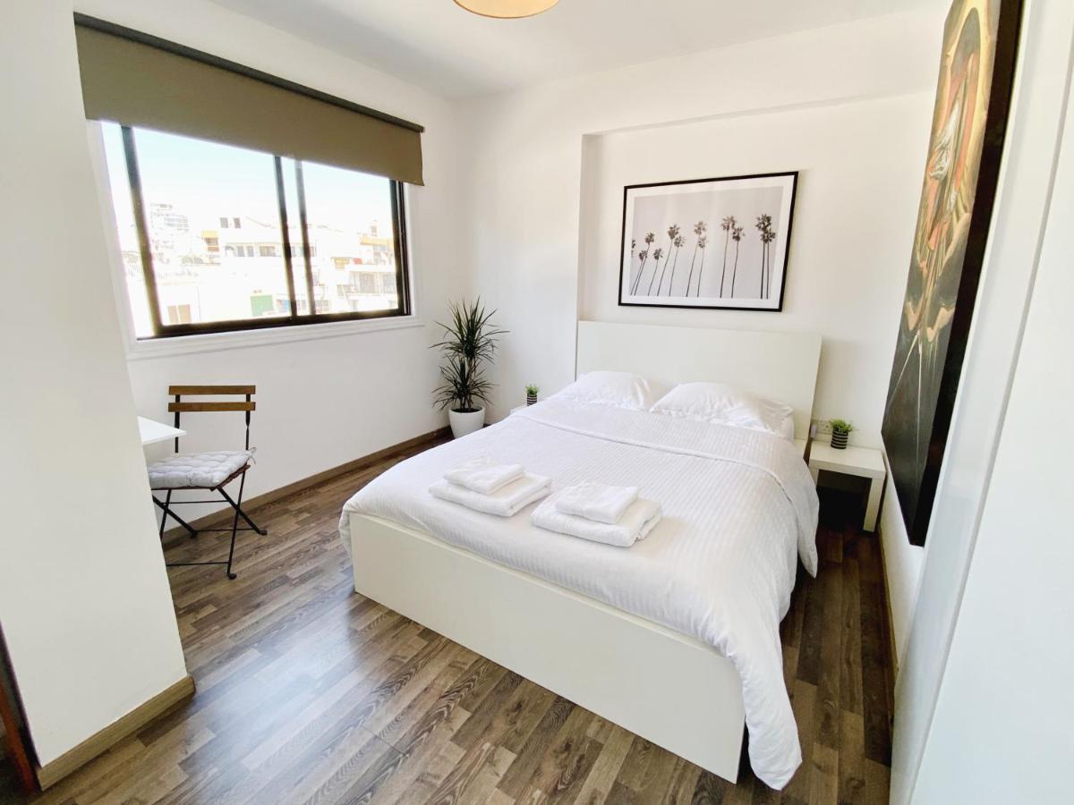 Modern Studio 22 *