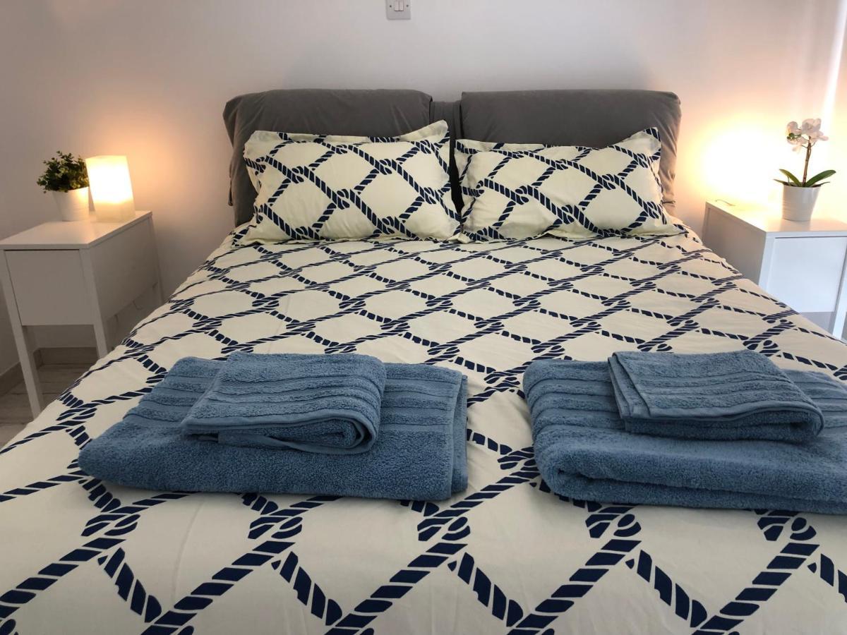 Apartment Blue Escape