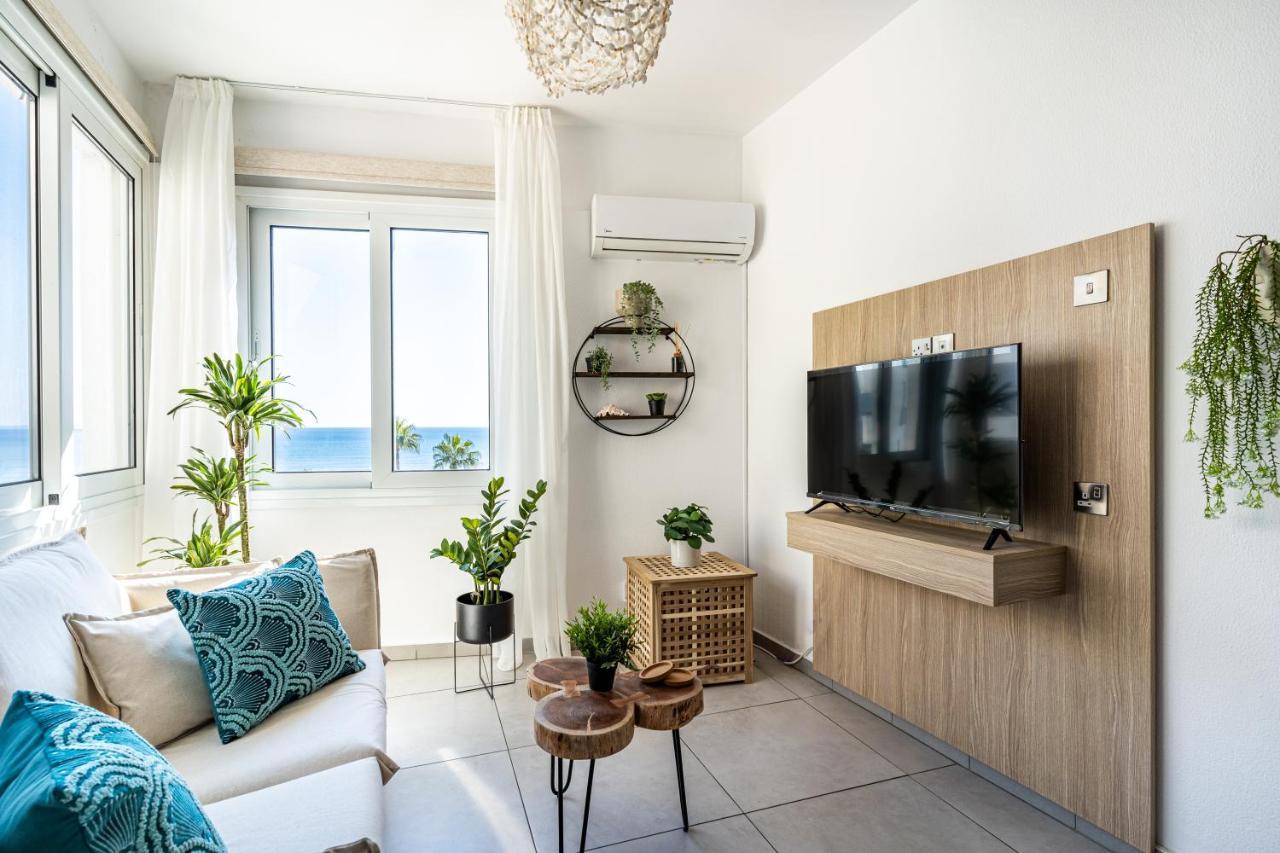 Whispering Palms 1-br By Finikoudes Apartment