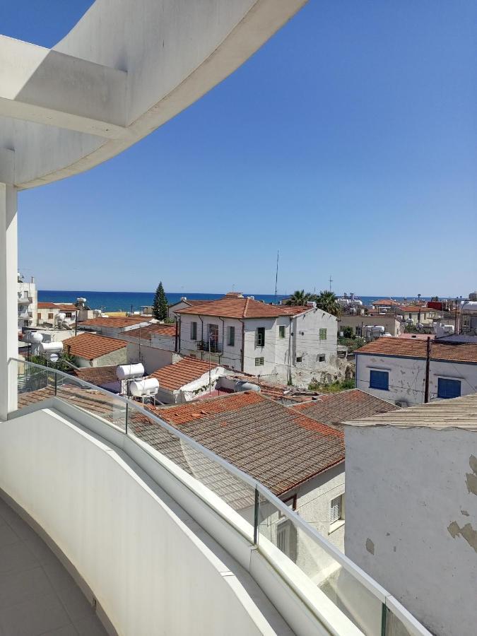 White 11 3* Larnaka