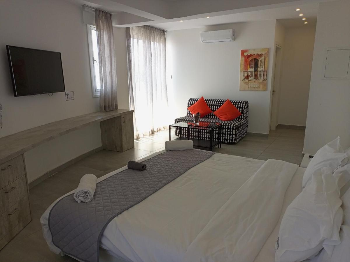 Aparthotel White 11 3*