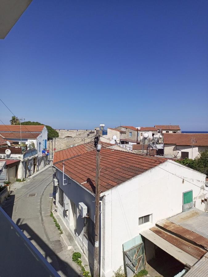 White 11 Larnaka