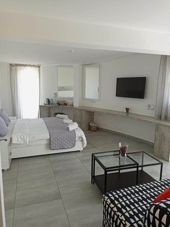 White 11 Aparthotel Larnaka