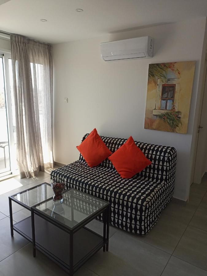 White 11 Aparthotel Larnaka