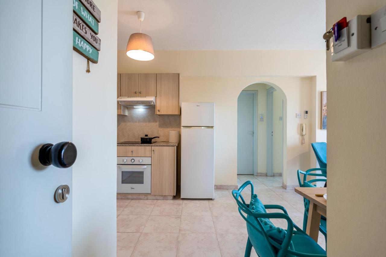 Apartment Sunny 2-br In Mackenzie Larnaca