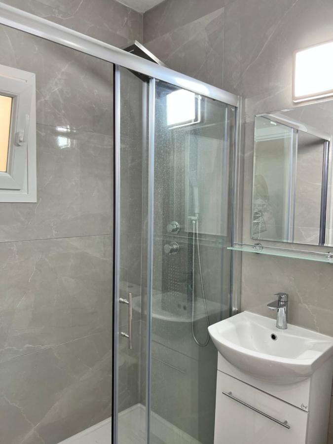 Luxurious Maisonette Near The