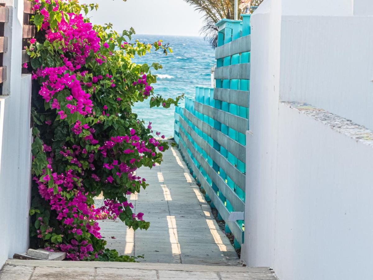 Greek Island Style 2 Bedroom With Pool Next To The Sea Larnaca