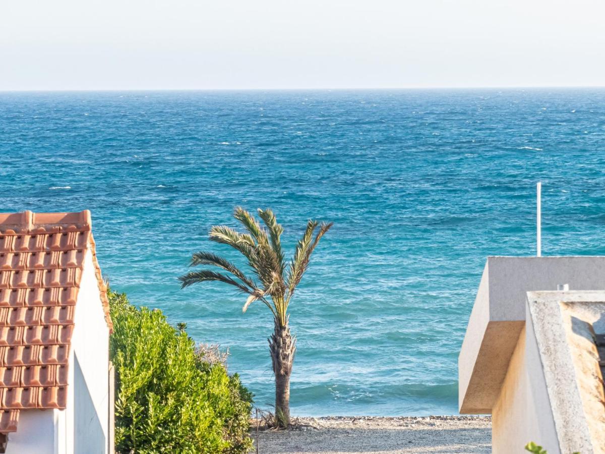 Greek Island Style 2 Bedroom With Pool Next To The Sea Larnaca