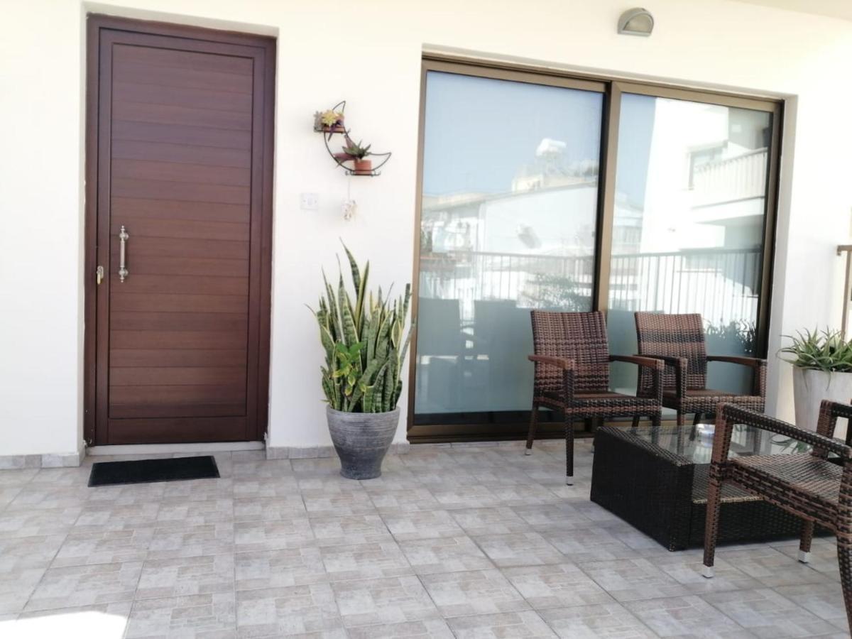 Extremely Comfy With Spacious Private Terrace 10min Walk To The & In Town Nhà nghỉ