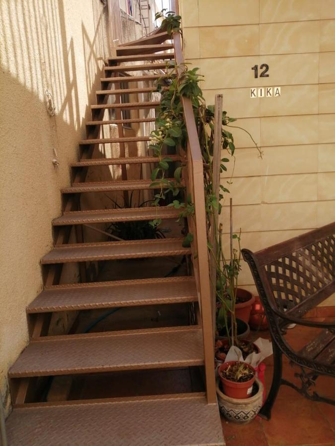 Nhà nghỉ Extremely Comfy With Spacious Private Terrace 10min Walk To The & In Town Larnaca