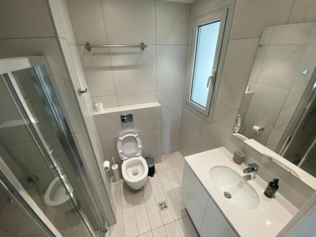 Mckenzie 2 Bedrooms Seaview