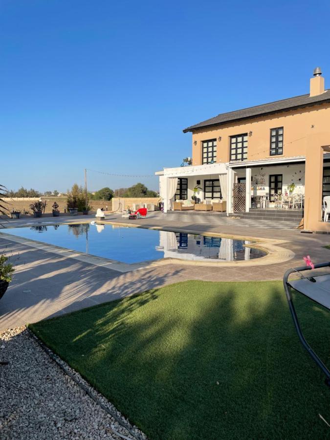 The Pervoli - Pool - Close To Apartamento Lárnaca