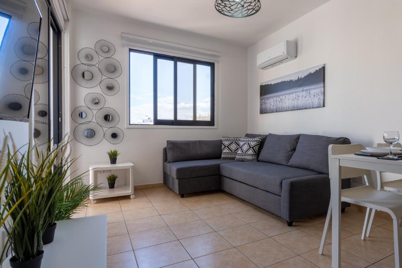 Polyn 1- Bedroom In *