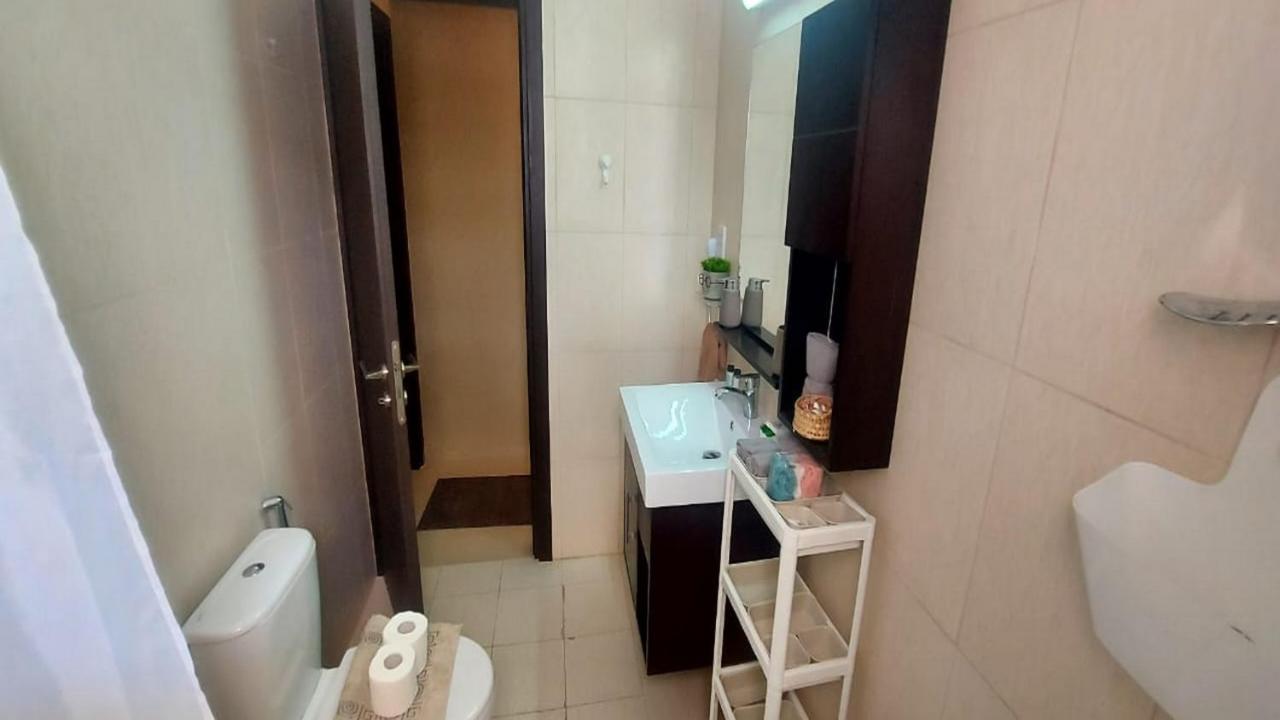 Paramount Gardens C202 Apartamento *