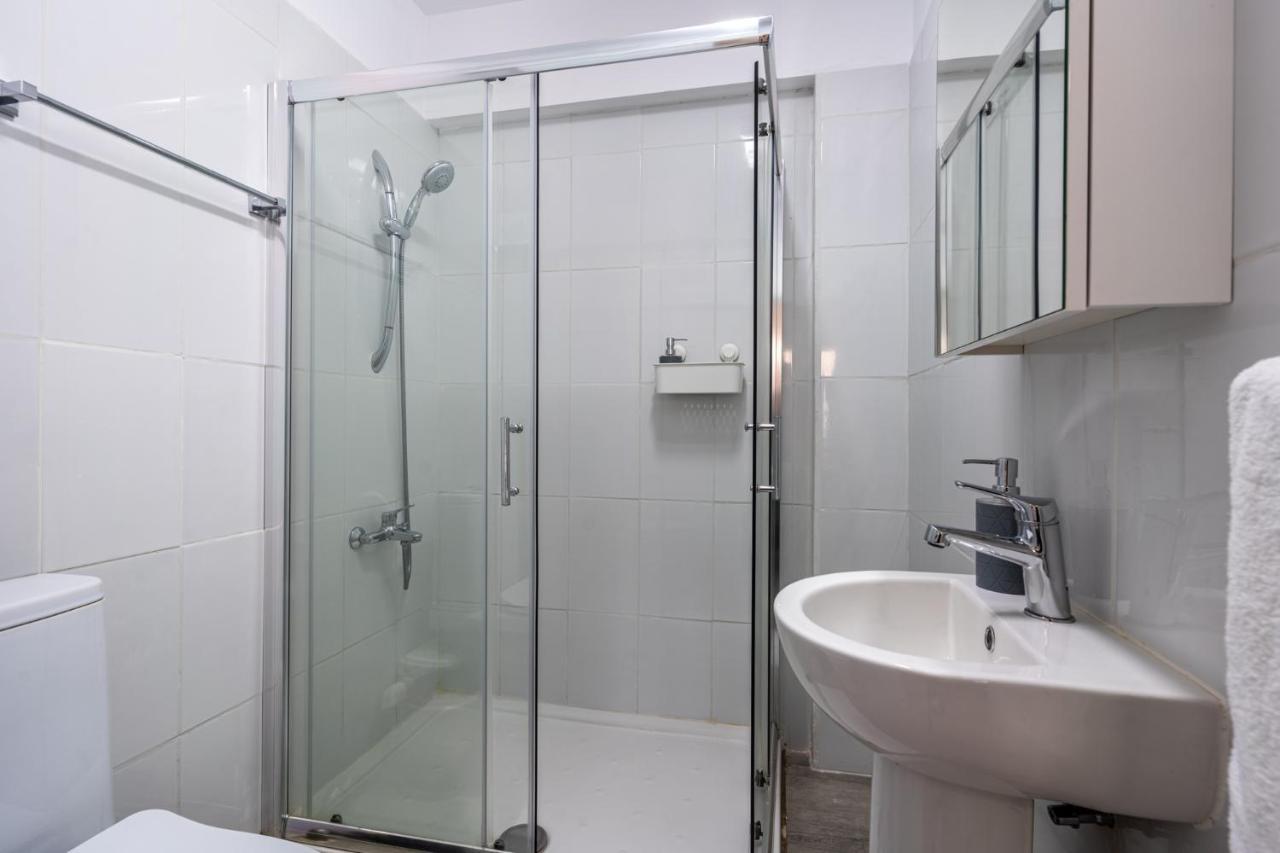 Azure 2-br W/terrace In Apartment *