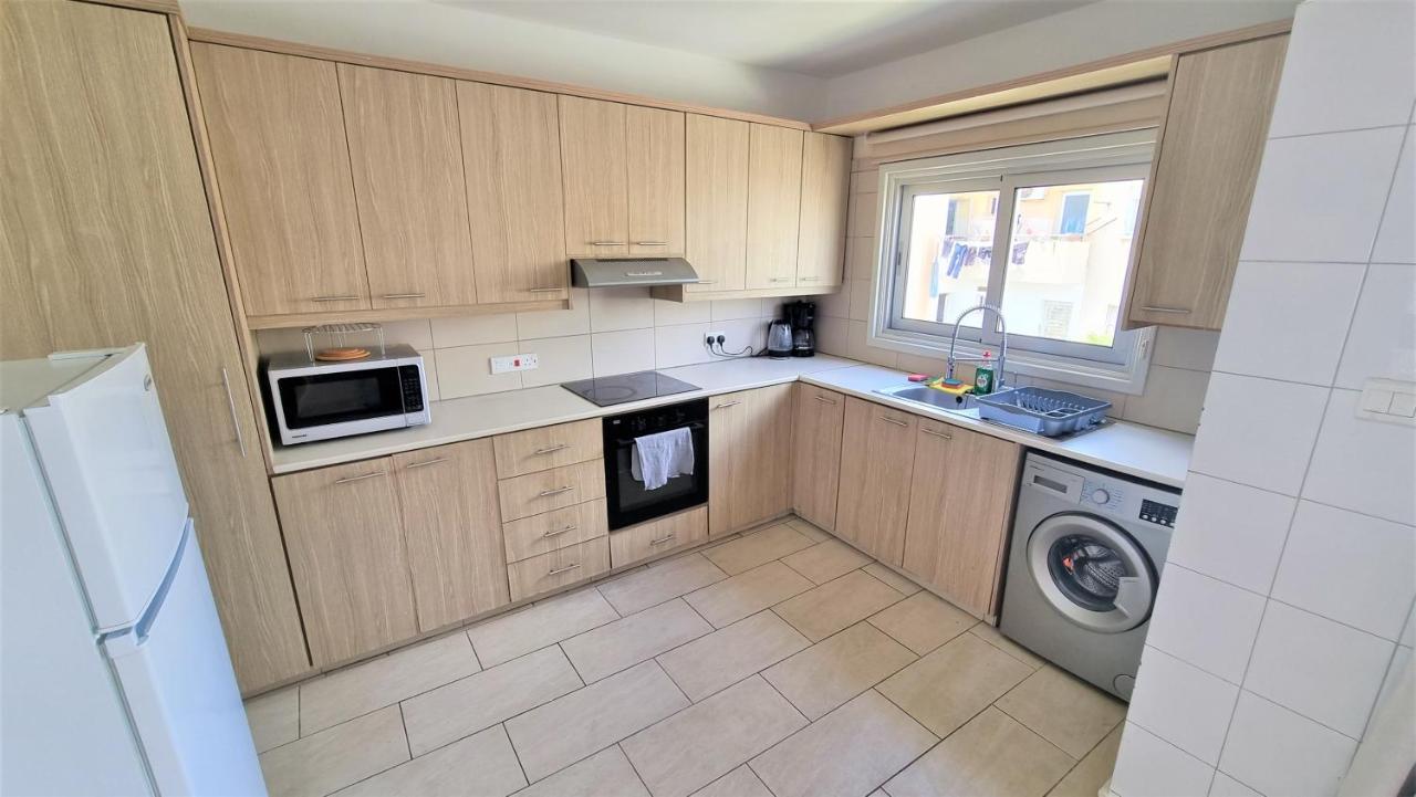 Apartment Comfy And Exquisite In A Shared 3br Near Main Harbor, Center Larnaca