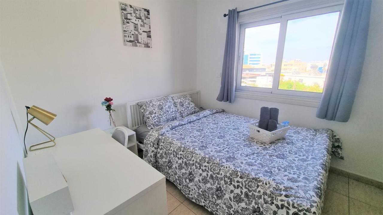 Apartment Comfy And Exquisite In A Shared 3br Near Main Harbor, Center Larnaca