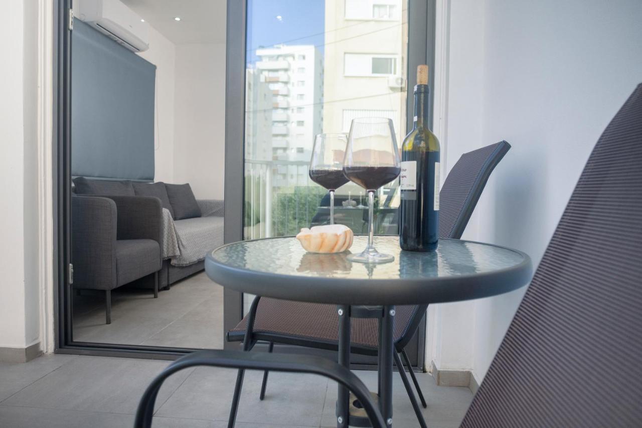 Apartment Lovely 2 Bed In City Centre Larnaca