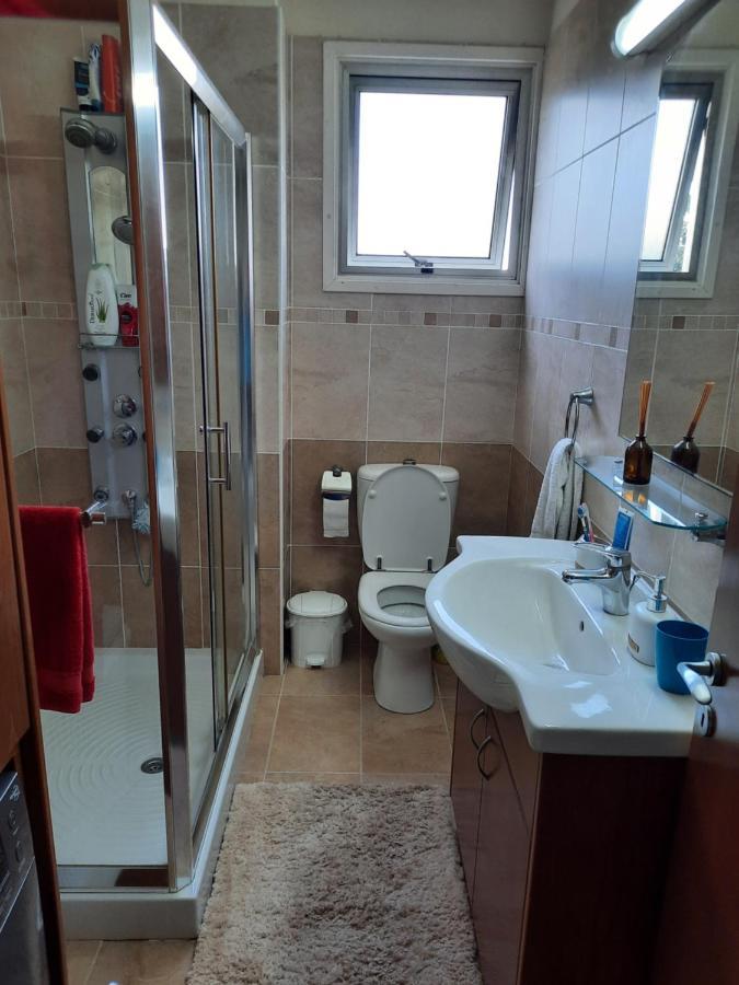 Private In Shared Near Airport - 24 Hour Shuttle Service Homestay Larnaca
