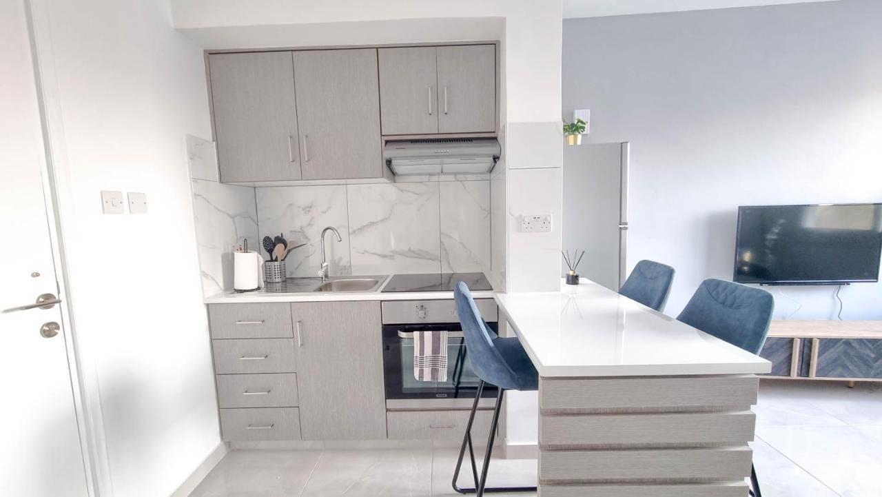 Coastal Chic: Luxury In The Heart Of The City! With Smart Tv! * Larnaca