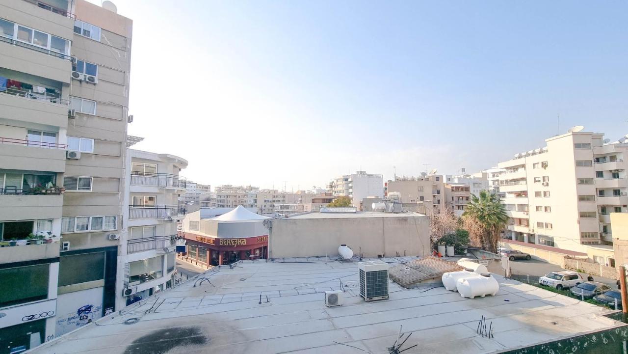 Coastal Chic: Luxury In The Heart Of The City! With Smart Tv! Apartment Larnaca