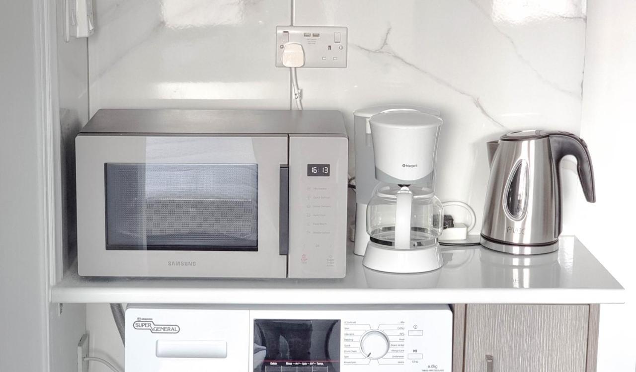 Coastal Chic: Luxury In The Heart Of The City! With Smart Tv! *